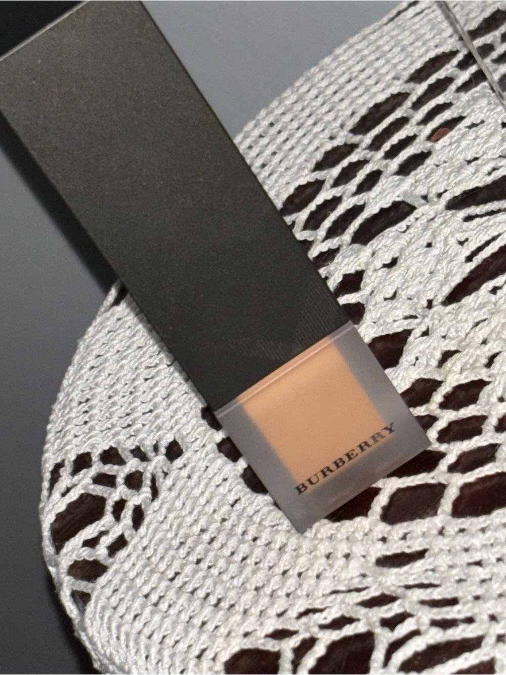 Burberry foundation dark sable no 25